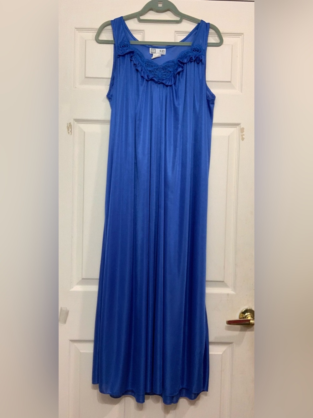 Vintage EZI Silky Seductive  Royal Blue Large Maxi Night Gown.        3554